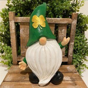 St Patrick's Gnome with Gold Leaf Clover 🍀